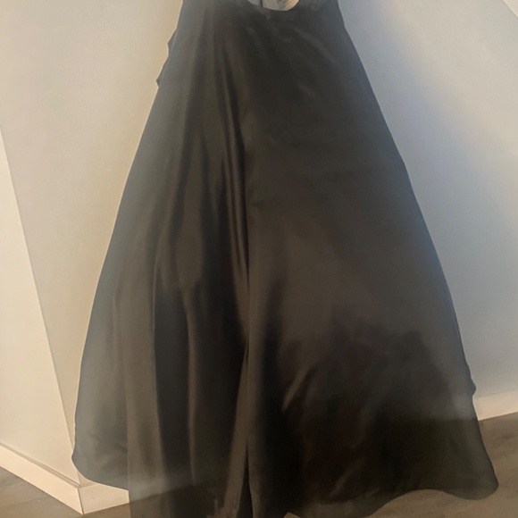 Grad gown - Picture 5 of 6